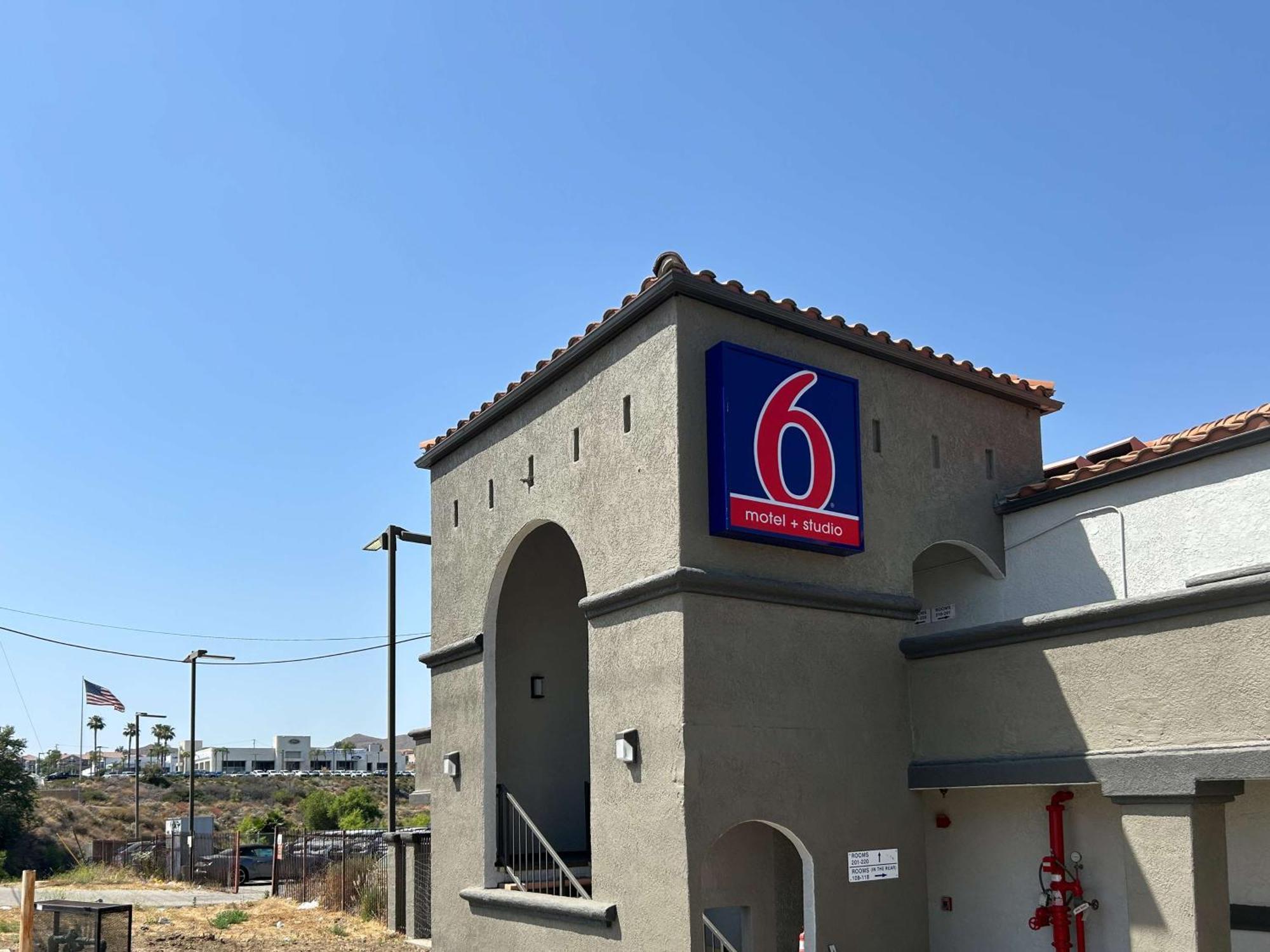 Motel 6 Lake Elsinore, Ca Bagian luar foto