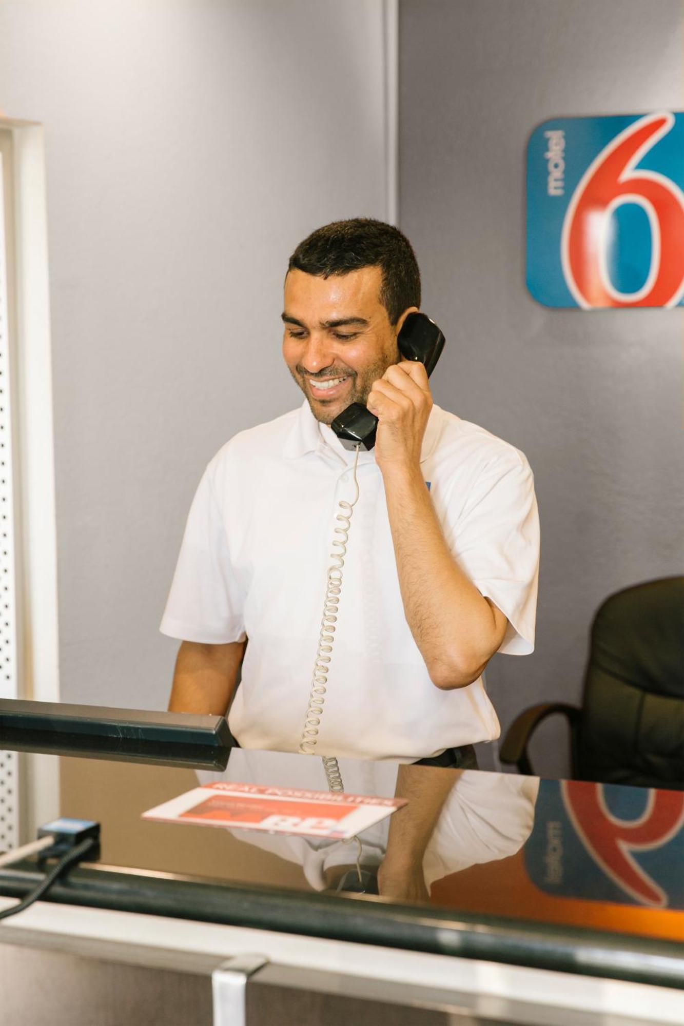 Motel 6 Lake Elsinore, Ca Bagian luar foto