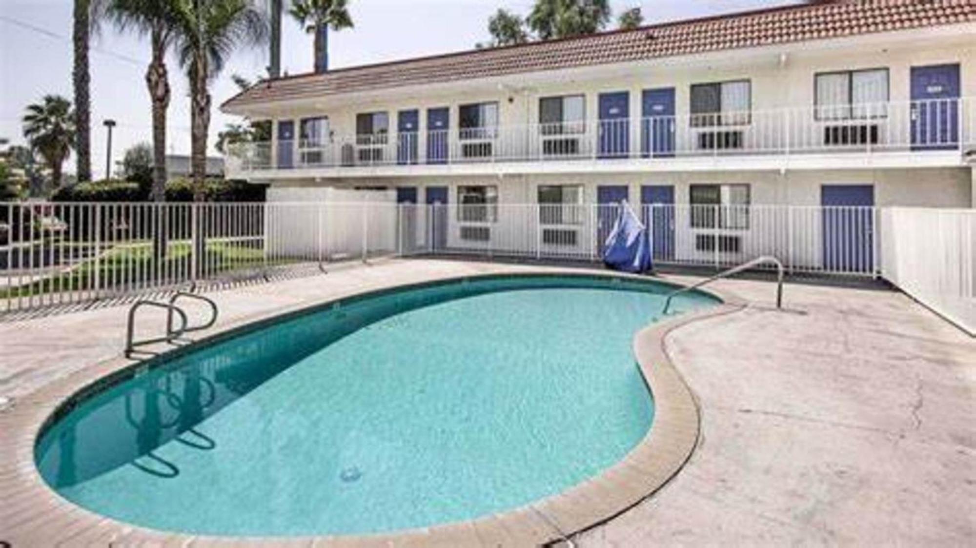 Motel 6 Lake Elsinore, Ca Bagian luar foto